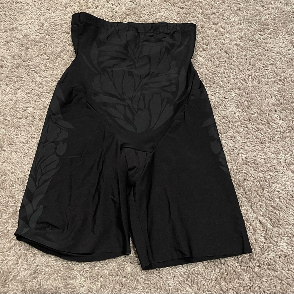 Maidenform biker shorts black medium